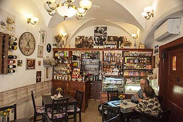 Coffee Provence, Latrán čp. 55