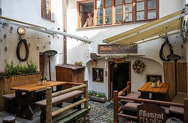 Restaurace MAŠTAL, Náměstí Svornosti čp. 2