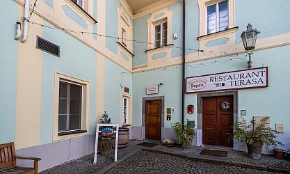 PAPAS Living Restaurant, Latrán čp. 13